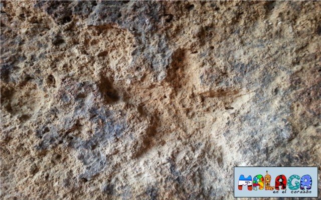 Petroglifos en el Dolmen de Menga