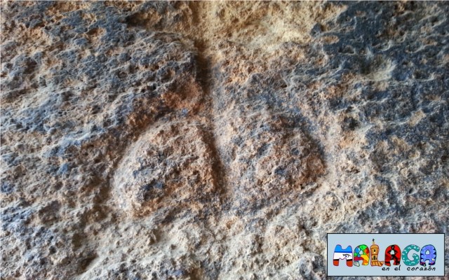 Petroglifos en el Dolmen de Menga