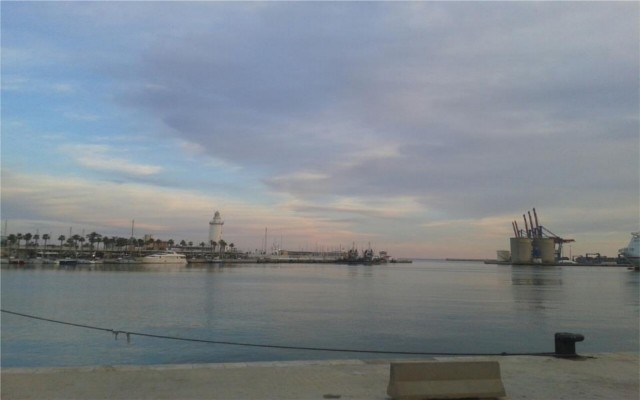 El Puerto de Málaga como una pintura al óleo